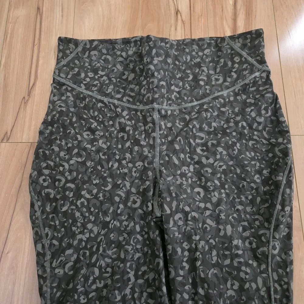 LuluLemon Base Pace High-Rise Tight Soft Leggings Green/Olive Multi Camo Size 12